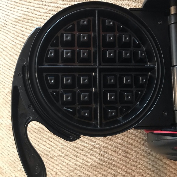 Presto 03510 Flipside Belgian Waffle Maker. - Picture 5 of 12